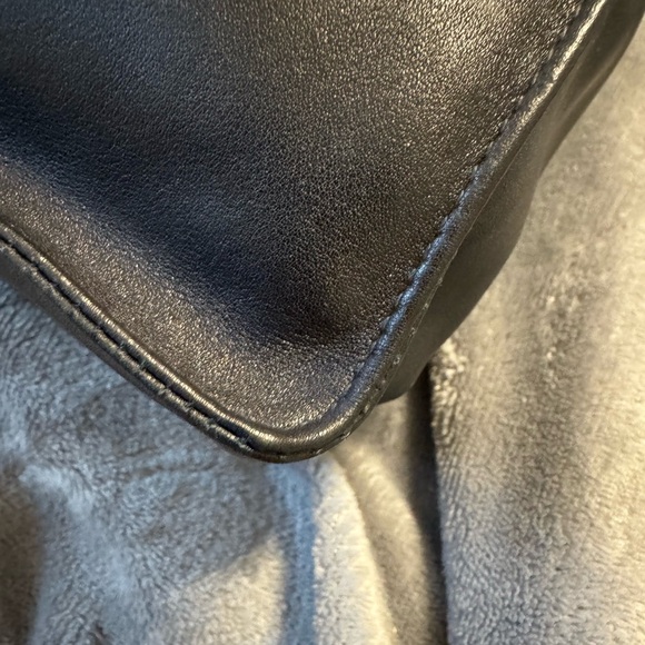 Chanel Black Lambskin Leather Women's Bag/Tote with COA. Excellent Condition! - Picture 6 of 16